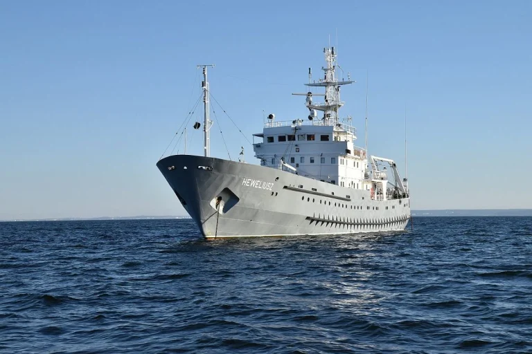 Полша изпрати разузнавателен кораб в Балтийско море след „подозрителни маневри“ на руски плавателен съд