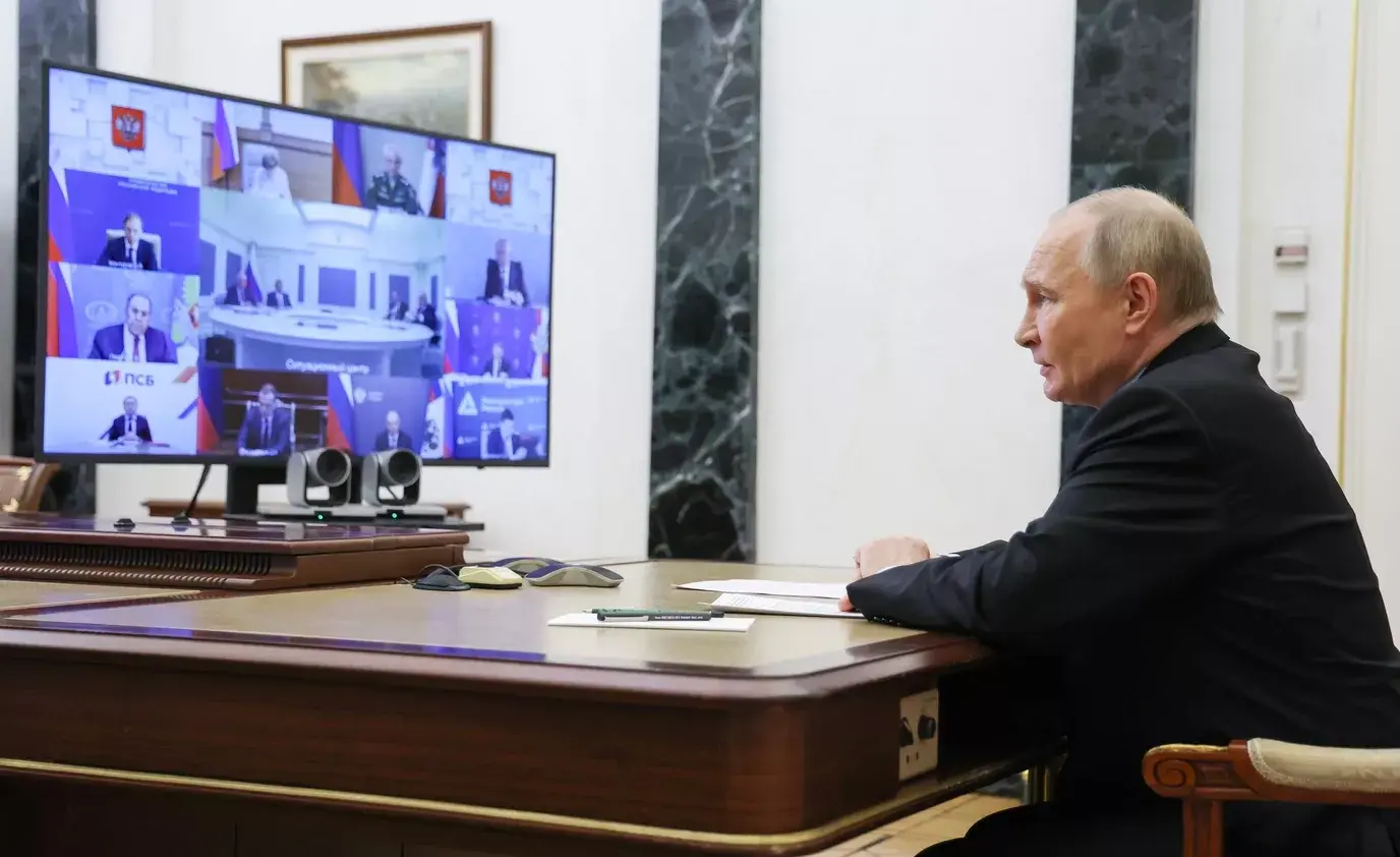 Владимир Путин на военно заседание