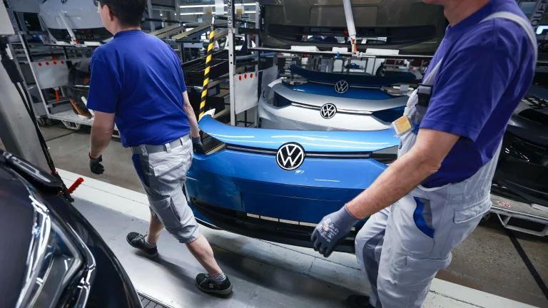 Главният изпълнителен директор на Volkswagen: Германската автомобилна индустрия почиваше твърде дълго на лаврите си