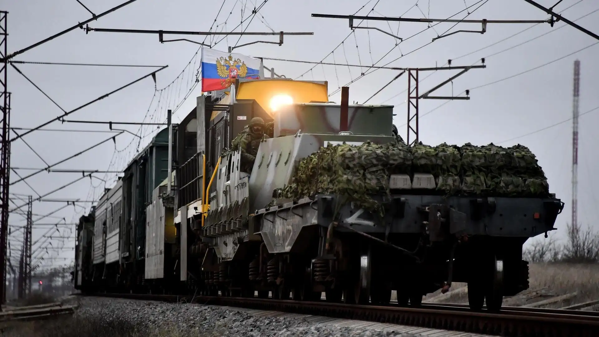 ВСУ: Ударен е руски влак с военна техника, унищожени са 13 танка и над 100 бронирани машини