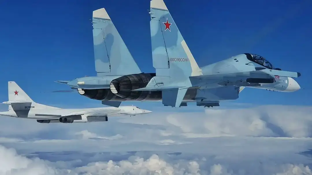 Ту-22М3 и изтребител